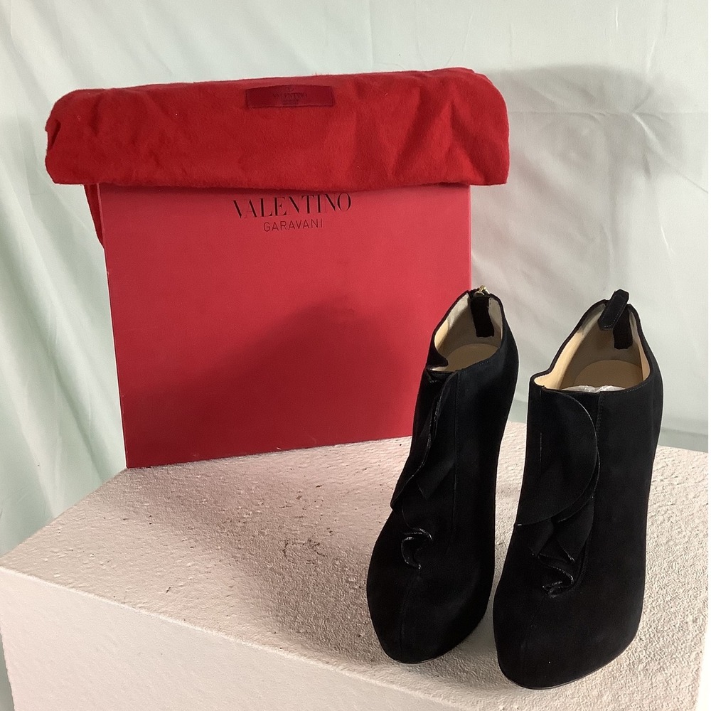 Valentino Garavani Black Suede Ruffle Ankle Boots Stiletto Heels 38 Box Dust Bag